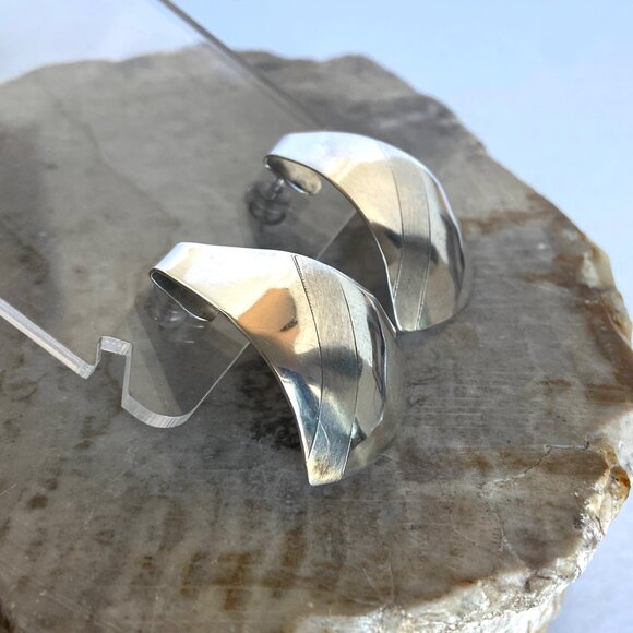 VTG Sterling Silver 925 Signed Polished & Brushed Curved Stud Earrings - Picture 9 of 16